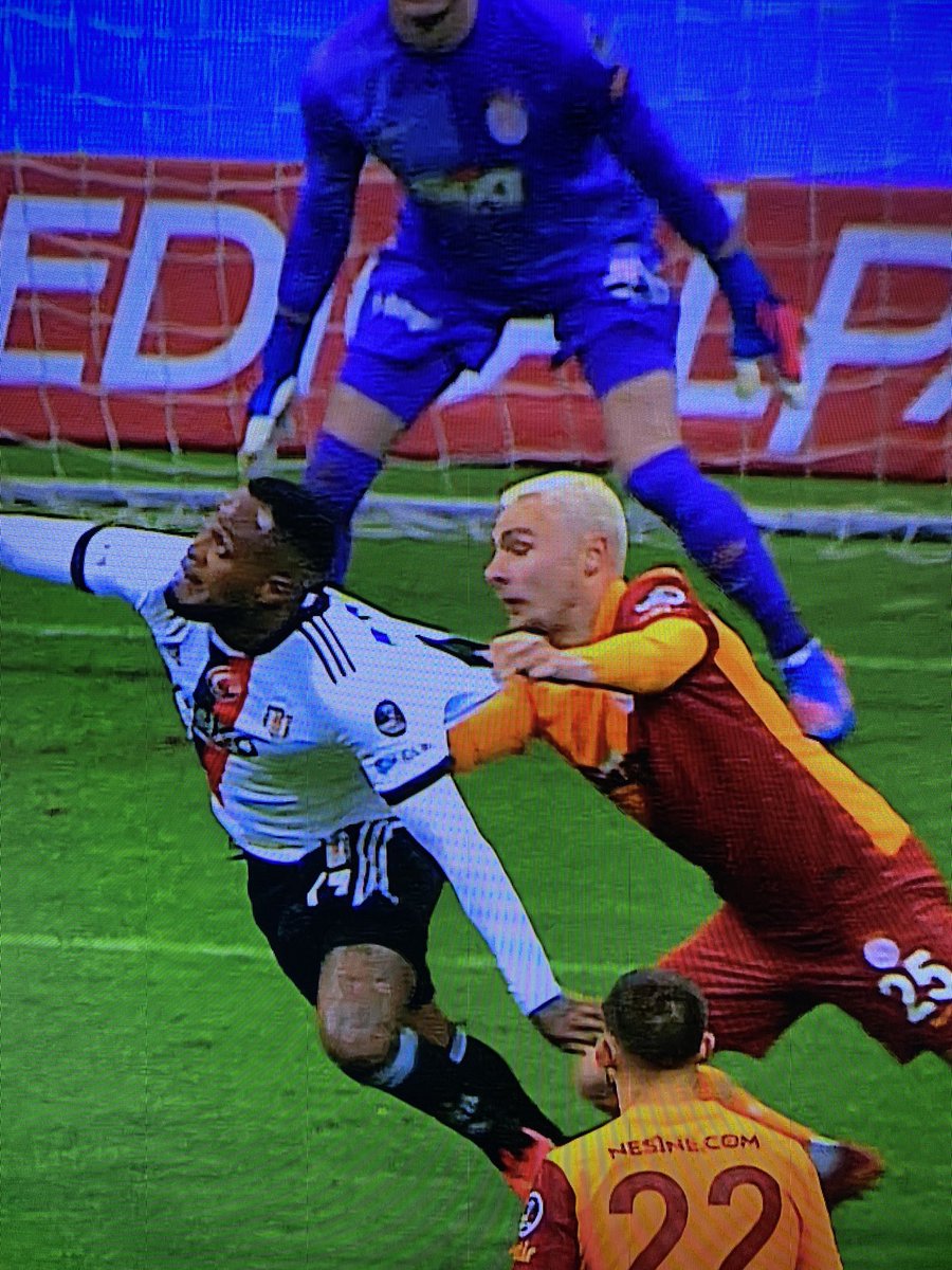 Beşiktaş'ın hakkını savunacak tek bir Allah'ın kulu yok tabi.