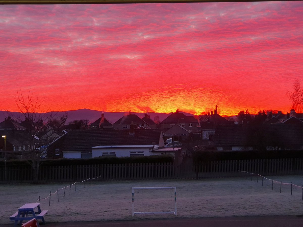 Throwback to the sunrise views from the school veranda. Pretty special 🥰