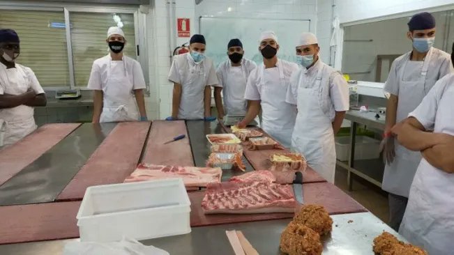 Explicamos el proyecto Sendotualdiberean en el podcast de <a href="/RadioPopular/">Radio Popular - Herri Irratia</a> radiopopular.com/podcast/sendot… Imagen: Formación de carnicería del proyecto Sendotu Aldiberean #empleoinclusivo