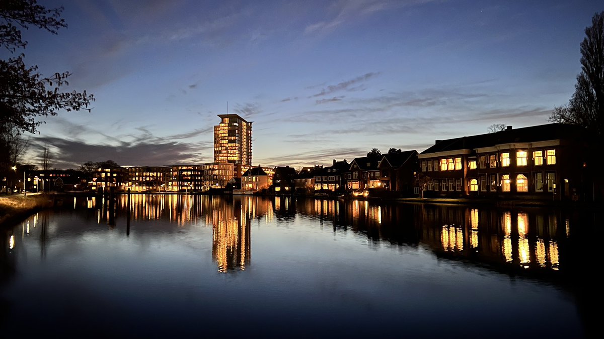 JipEbbeling's tweet photo. 🌑 Haarlem 📸  #haarlem #spaarne #zonsondergang https://t.co/NSYX2LNLSx