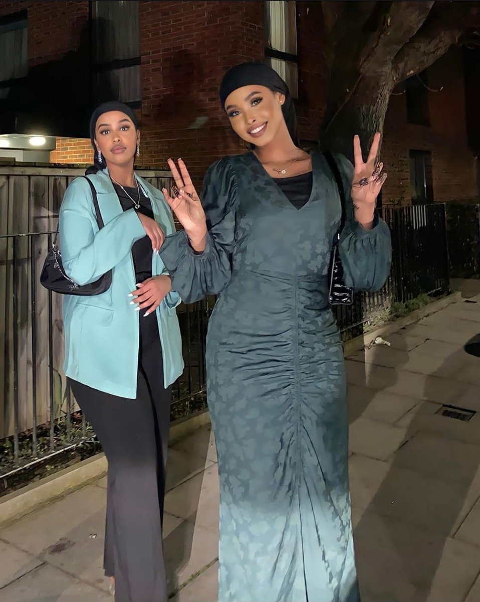 Walax_Walax's tweet photo. Tonight I meet my lovely friend #Ishaaziiz welcome sister ❤️🌹 https://t.co/rFgTzD8oge