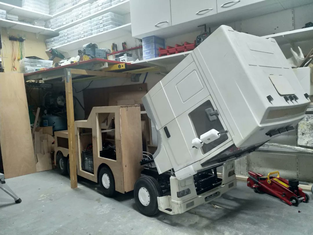 DAF_Model_NL's tweet photo. More bodywork... https://t.co/xOiy1ZGX9J