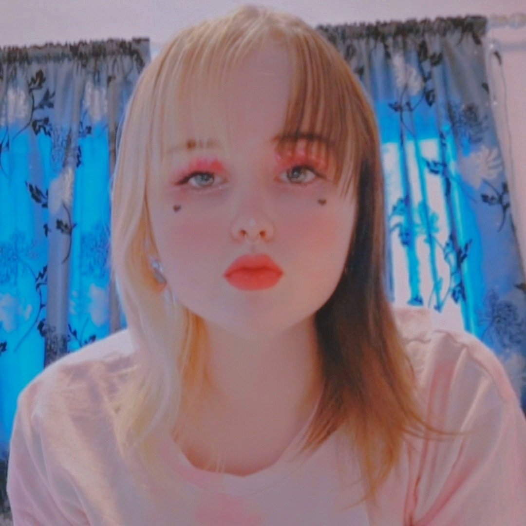 sweetelysian's tweet photo. ⠀
╱  as  most  of  u  know  i  love  doing  my  euphoria  make—up  for  munday  ,  so  .  ♡  happy  munday  !!
⠀ https://t.co/1ACYOQZ5G1