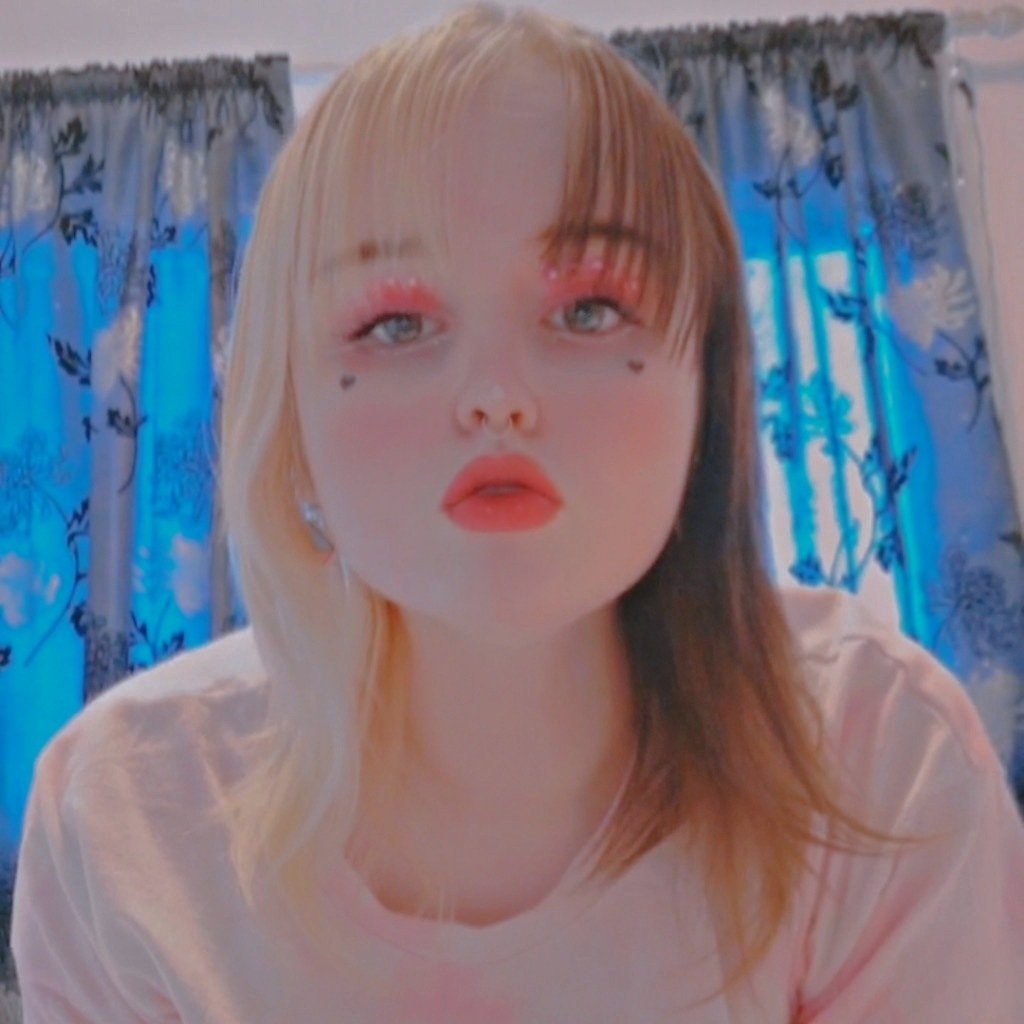 ⠀
╱  as  most  of  u  know  i  love  doing  my  euphoria  make—up  for  munday  ,  so  .  ♡  happy  munday  !!
⠀