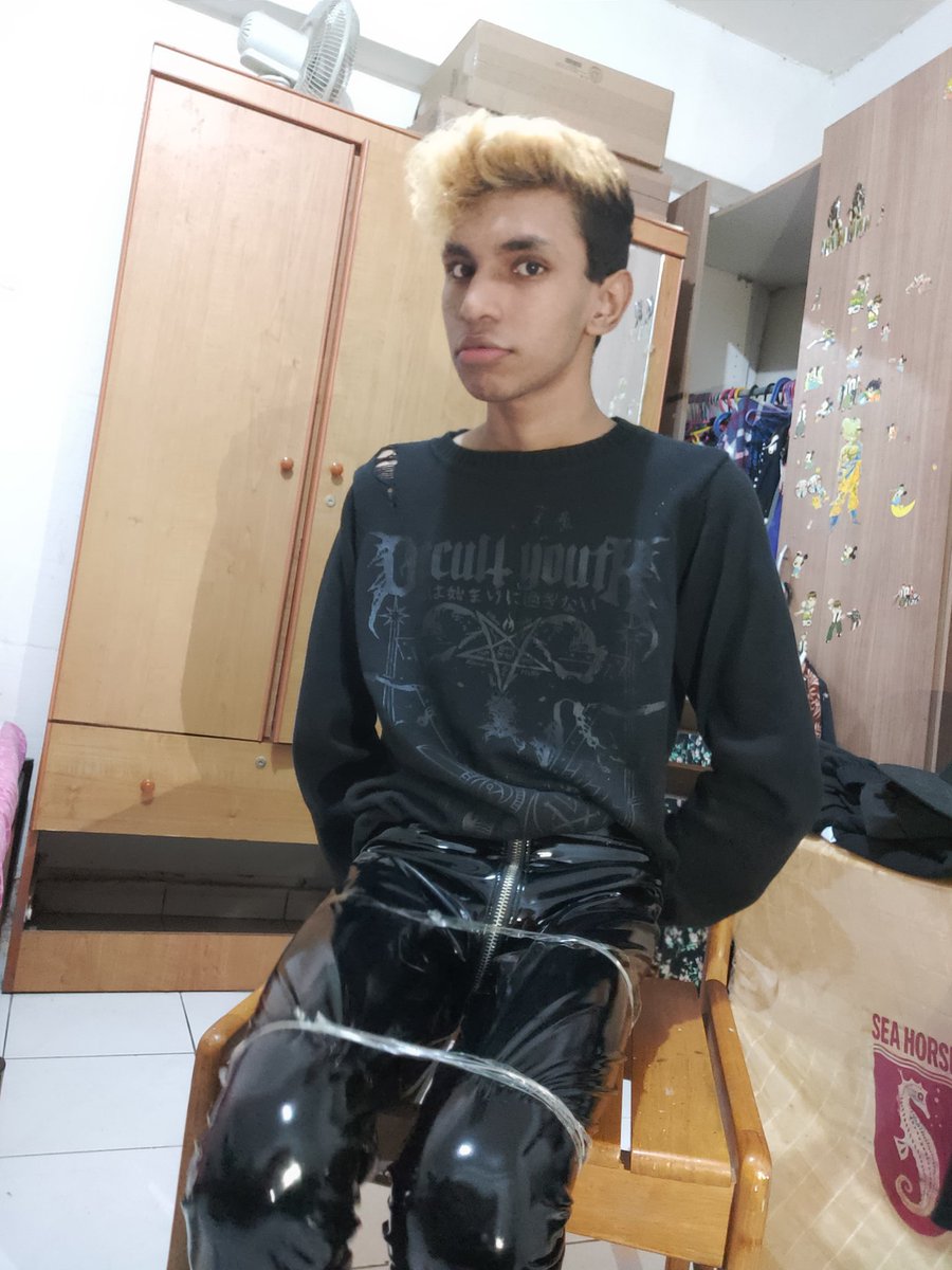 kara_mel6's tweet photo. Been tied up

#gagged
#latexboy
#vinylpants
#pvcpants
#latexbondage
#gaggedmen
#bondage https://t.co/AQ0A1WlsJA