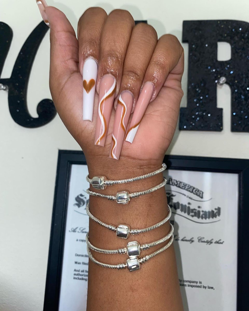 charms_jk's tweet photo. Are you ready to be charmed or not ? 👀💍We have multiple sizes available to accommodate your wrist.

#ankletbracelets #charmbracelets #charmed #ankletbracelet💙 #nails https://t.co/997HCap9hz