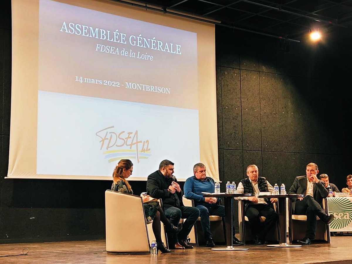 Dans la Loire avec <a href="/emma_ducros/">Emmanuelle Ducros</a> et <a href="/FdseaLoire/">FDSEA de la Loire</a> pour parler Souveraineté Alimentaire🥖🥬🥩L’🇪🇺 sait aujourd'hui que cet enjeu doit être remis au même niveau que le défi climatique. Sinon, on échouera sur les deux.