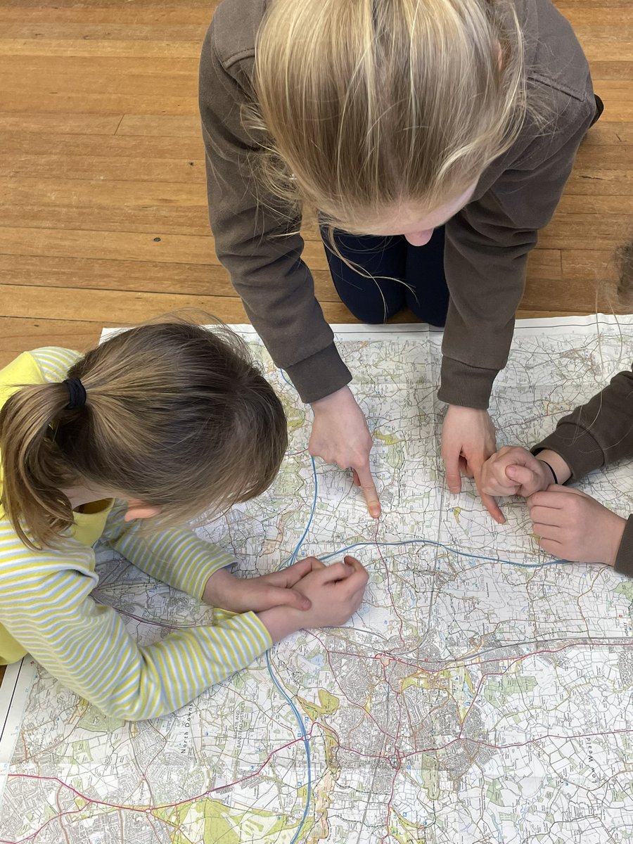 Learning how to read OS maps was great fun tonight! We learnt how to read grid references, what the symbols mean, located where we meet and live, and rounded it off with a game of OS symbol bingo! @OSleisure @ReigateDivision @Guiding_LaSER @HawthornsSchool