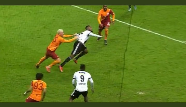 ilker_ilker37_3's tweet photo. @GalatasaraySK bunuda anlatın https://t.co/JRlnF0LVXp