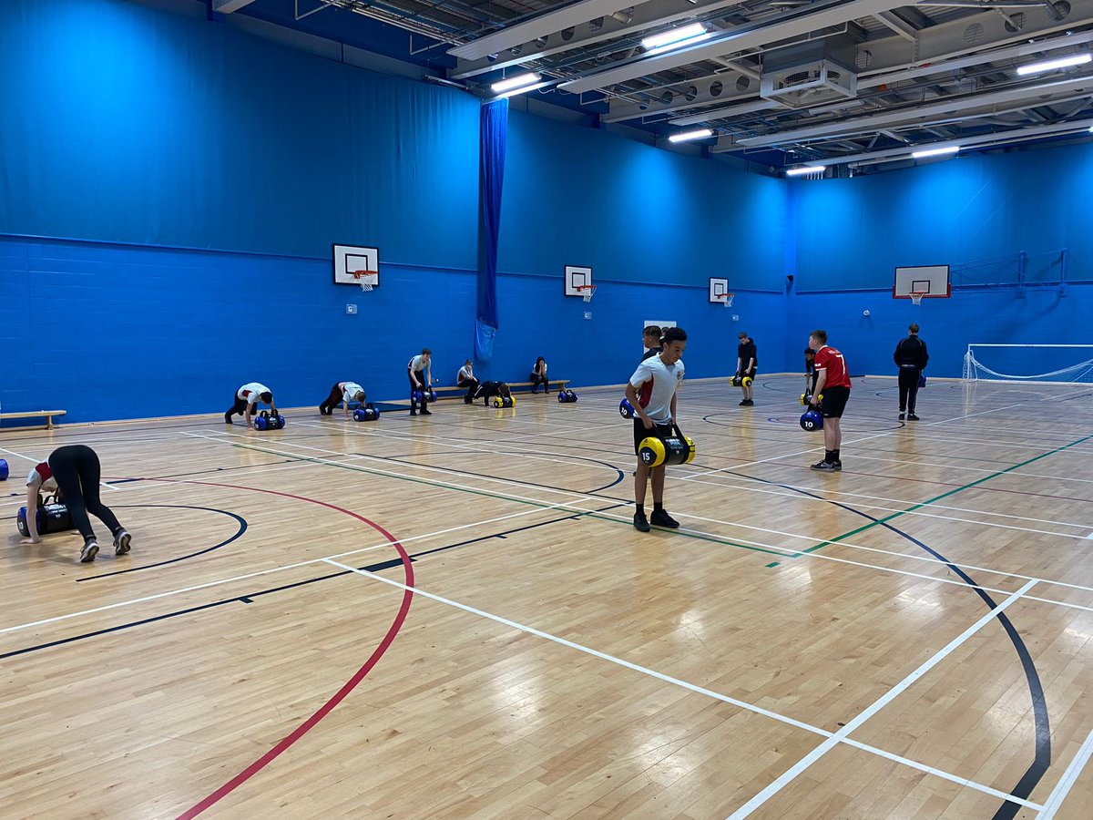 CWCHS_PE's tweet photo. Great to see Mr Donkin’s GCSE class Applying joint function to the 22.2 CrossFit workout today. #knowledge #AO1 #wallwalks 💜 https://t.co/Hp7nMgpoMR