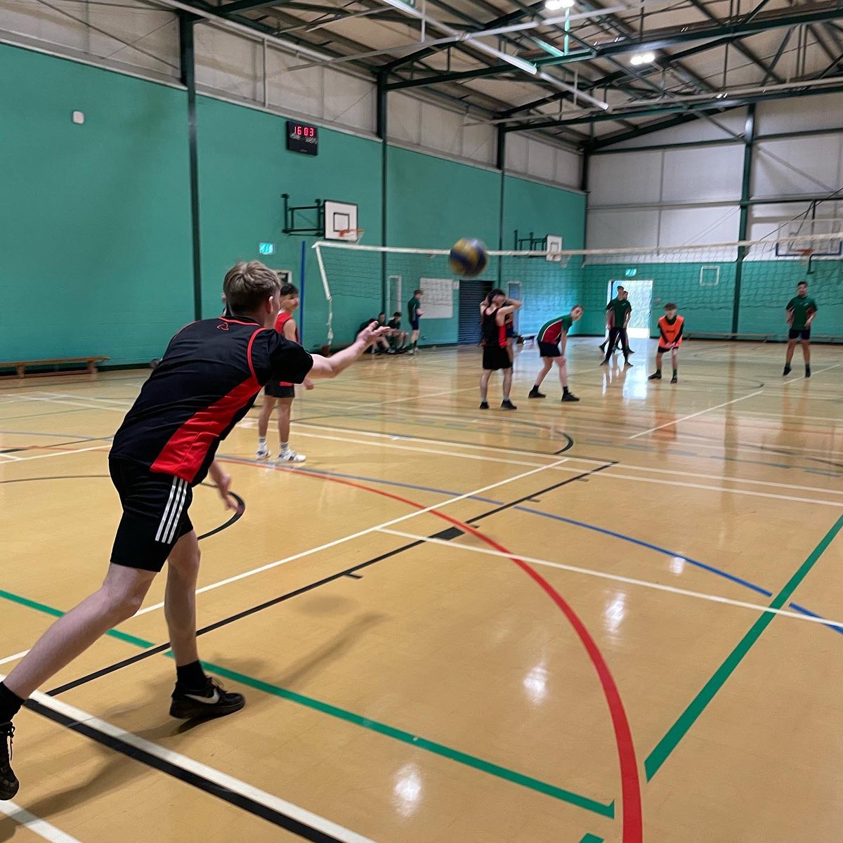 OSA_PE's tweet photo. Year 11 headed over to Stanborough for a friendly volleyball fixture. All students enjoyed a great 4 set match, with each set only separated by a few points! A highly enjoyable match and we look forward to another fixture soon! 

23-25 (Stan)
18-25 (Stan)
18-25 (Stan)
25-18 (OSA) https://t.co/2EU2pGZoJg