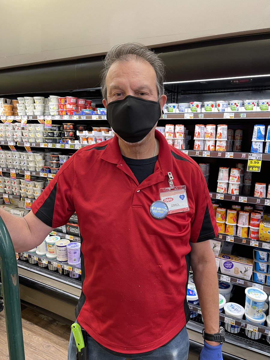 UFCW770's tweet photo. Ralph’s store #701 and #56
#DoBetterRalphs
No justice, no peace! These workers won’t back down!
#GroceryWorkers
#UnionStrong
#StandTogetherWinTogether https://t.co/Sa9UtIccp6