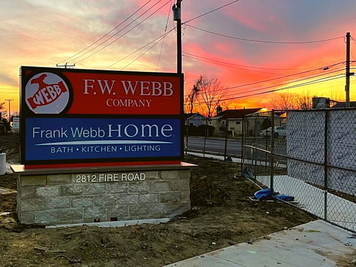 Our installer, Erik Tracey was able to capture this beautiful photo of the newly installed monument while the sun was setting! 

#FWWebb #signdesign #signfabrication #signinstallation #buildingyourbrand #Monumentsign #Buildingsignage #customersignage