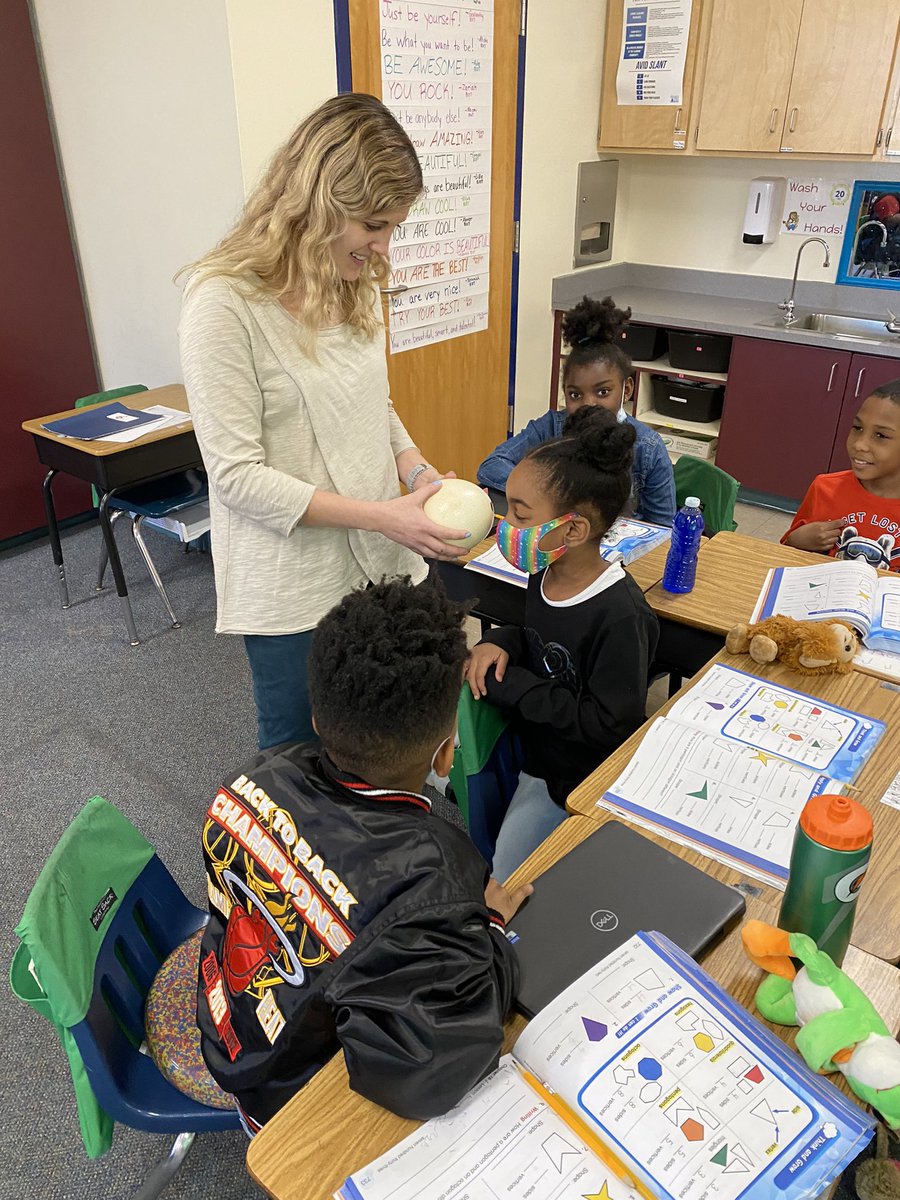 Mrs_Renfroe's tweet photo. #AnimalUnit #LittleScientists Students got to touch and look inside a hallow Ostrich egg today! They had so many great observations &amp; questions! @Killian_STEAM @PaigeMaloneKES @gore_mgore @franklinscsu @jamesann_sheley https://t.co/CgCv2MV06b
