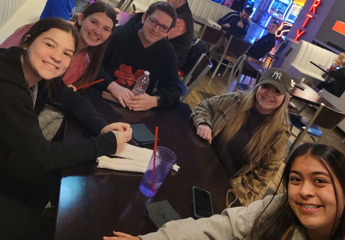 FMStudentsMin's tweet photo. SPRING BREAK '22 was a huge success! We helped our wonderful friends @SamaritanInnOrg, renovated our student ministry facility (no pics - see for yourself 😉) &amp; ended the week at @MyMainEvent in Plano. Thankful for students who work hard, serve others, and have fun doing it! 🤘🏻 https://t.co/fWuv0ii1hC