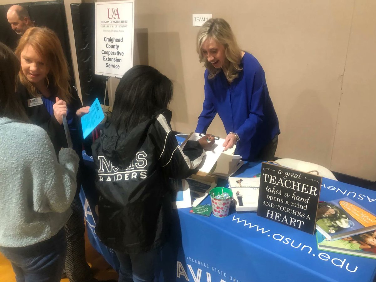 ASUNewport's tweet photo. Thanks to @njhs_raiders for hosting several ASUN instructors and programs at their College and Career Fair! Our faculty had a great time visiting with students about educational and career opportunities! #ASUNewport #ASUNAviators #ItsTimeToSoar https://t.co/05mNI1u1WW