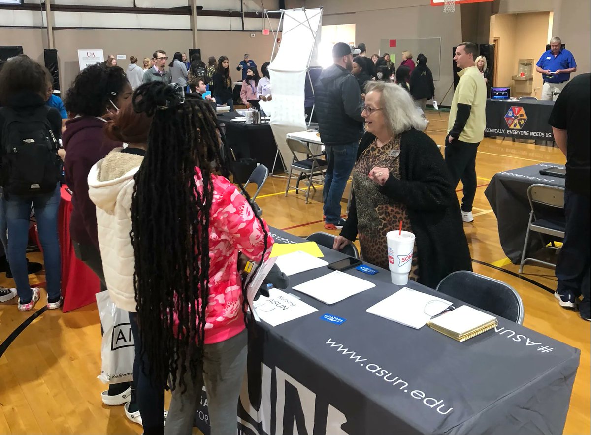 ASUNewport's tweet photo. Thanks to @njhs_raiders for hosting several ASUN instructors and programs at their College and Career Fair! Our faculty had a great time visiting with students about educational and career opportunities! #ASUNewport #ASUNAviators #ItsTimeToSoar https://t.co/05mNI1u1WW