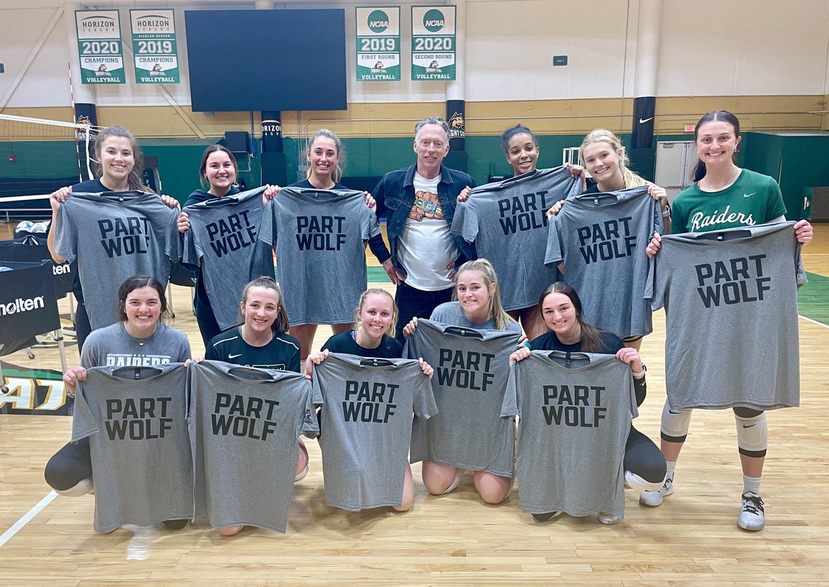 BobGrantAD's tweet photo. Great to be able to deliver #PartWolf shirts to this awesome squad β¦@WSUVballβ© https://t.co/5SeFAlSYyc