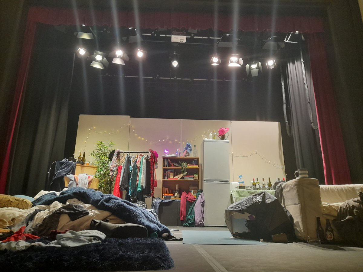 StaceyCalavera's tweet photo. Wow. They went all out on this set. They even have a fridge &amp; a toaster! The random pieces of bread on the floor are a lovely touch 😆 https://t.co/8PjY23EIcS