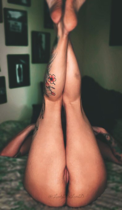 Guys. I have a really pretty pussy and it&rsquo;s my duty to share it with the world. https://t.co/LdSpUdg