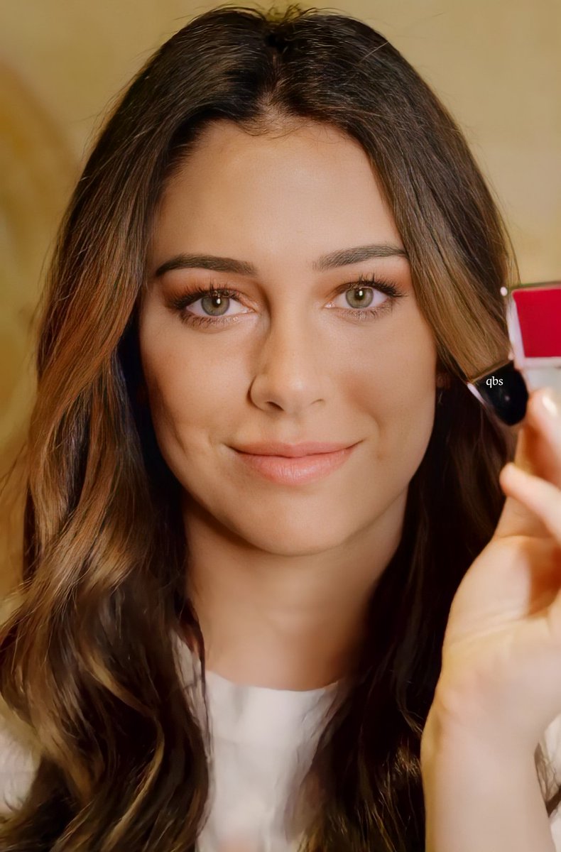 QBlancasuarez3's tweet photo. INCREDIBLE BEAUTY 
#BLACA #blancasuarez #guerlain #Paris #beautygirl #LatinasDoItBetter #blancasuarez @blancasuarezweb https://t.co/mN2eMFoeEJ