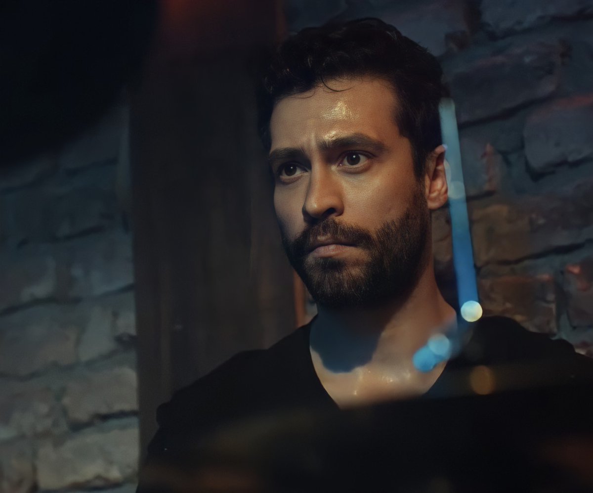 isdybt's tweet photo. Canım benim 🥺💔

#EfLey • #ÜçKuruş • #AslıhanMakbora • #EkinKoc https://t.co/oNcxDsYwTL