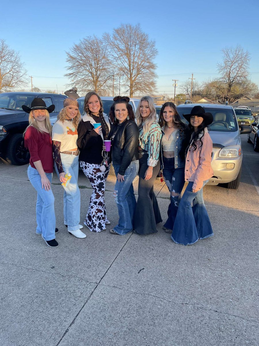 King_Jaylene's tweet photo. Let’s just say the cojo concert was amazing #longliveash @codyjohnson https://t.co/7sQiKCVDYz