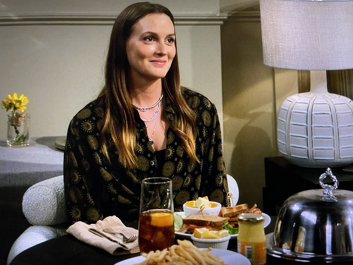 DisneyGirl18's tweet photo. Remember when @TaranKillam was on #HIMYM, & recently @itsmeleighton is recurring in the new spinoff, #HIMYF. Both of them were in #SingleParentsTV. I wish the show wouldโve picked up where they left off. You can catch all of these shows now streaming only on @hulu! #Angill https://t.co/AUYdwYbFAe