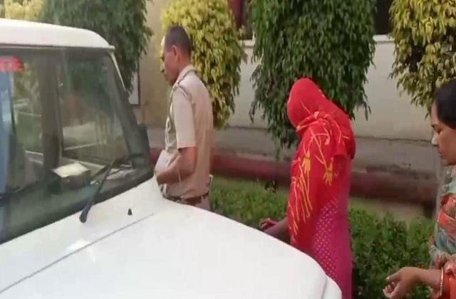 punjabkesari's tweet photo. फ्रॉड दुल्हन चढ़ी पानीपत पुलिस के हत्थे, यूपी-गोहाना समेत कई जगह कर चुकी थी शादियां
https://t.co/FG8kmfk6ry

#Panipatpolicearrestedfraudbride #fraudbride #Panipatpolice #Haryananews #punjabkesari #Fraudcase https://t.co/TRwRyKmHu1