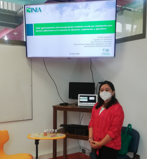 <a href="/CristyVergara/">Cristy</a> , investigadora de #INIALaPlatina se encuentra desarrollando el taller de microencapsulación para diversas aplicaciones en la industria de alimentos, suplementos y agricultura en <a href="/uvalpochile/">Universidad de Valparaíso</a>