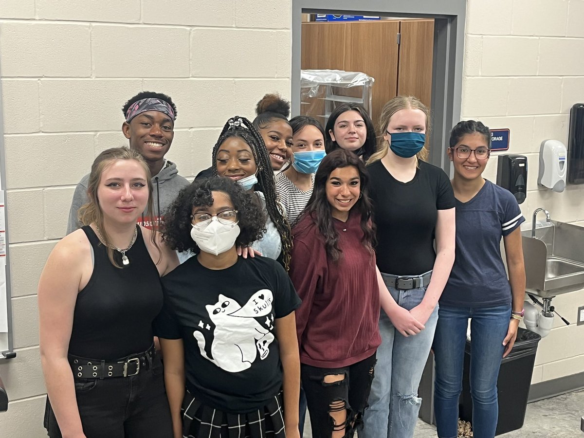 Thank you Mrs. Whitelaw and Leander high school for coming to bake Babke with the GHS culinary program <a href="/TomGlennHS/">Tom Glenn High School</a> @LeanderISD_CTE