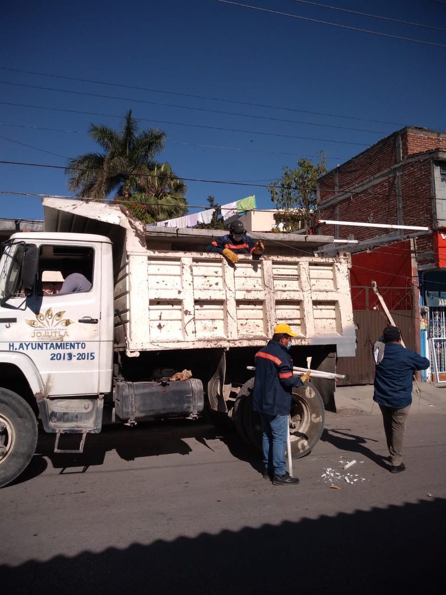 JojutlaMorAyunt's tweet photo. La Brigada de Salud llevó a cabo acciones  de descacharrización en la comunidad de #Panchimalco. 
¡Todos contra el dengue! La prevención la hacemos todos.
#SinMosquitoNoHayDengue https://t.co/rTGWHWDybX