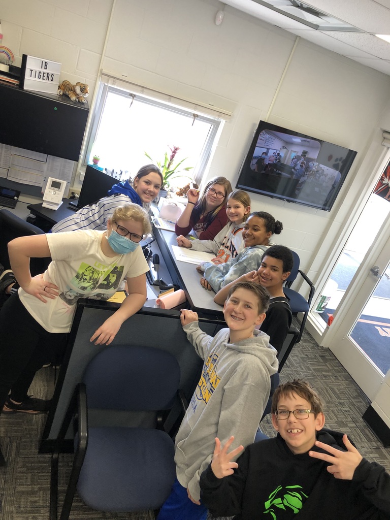 ib327schools's tweet photo. The Middle School students are off to a great start of IAR week. A big thank you to our student council representatives for helping coordinate all the activities! Keep up the great work! #ibtigerpride https://t.co/VI9nsq1umS
