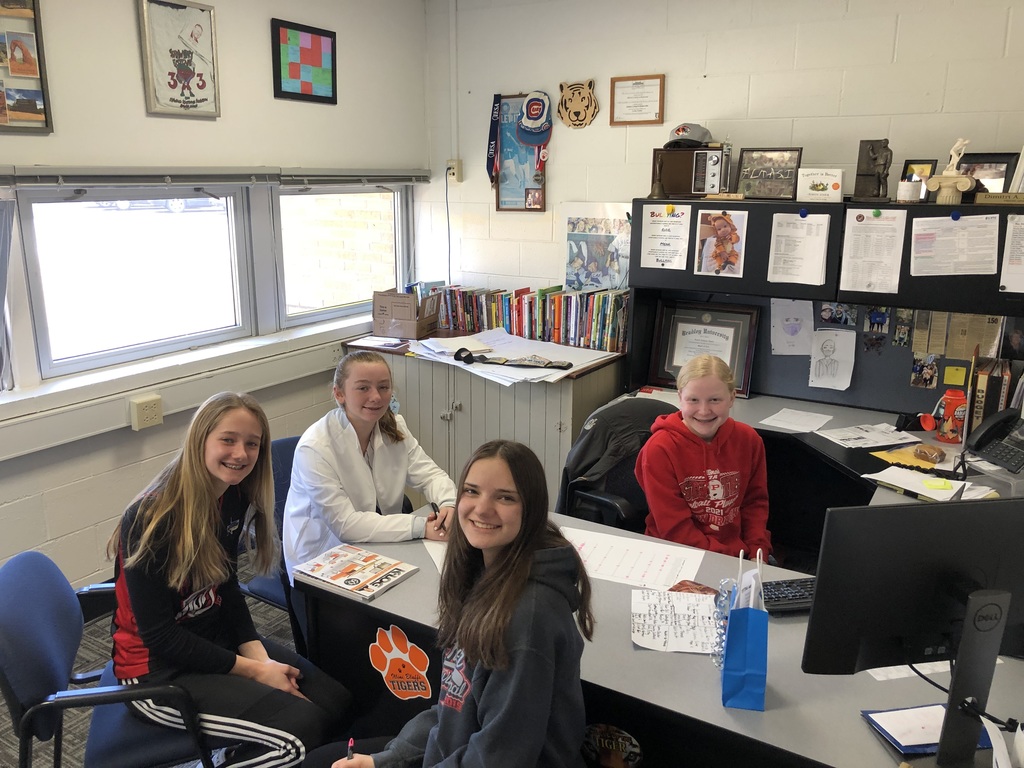 ib327schools's tweet photo. The Middle School students are off to a great start of IAR week. A big thank you to our student council representatives for helping coordinate all the activities! Keep up the great work! #ibtigerpride https://t.co/VI9nsq1umS