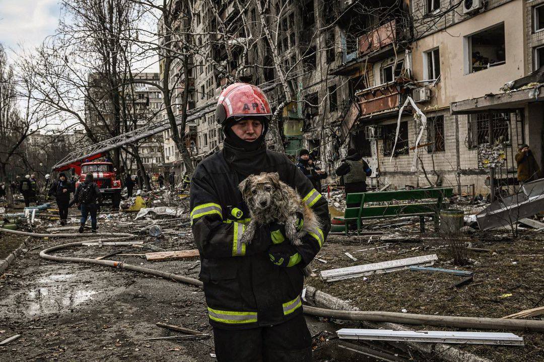 Kyiv today after rocket attack of russian orc forces. To be honest, to see all this is just heartbreaking, I still remember this city full of joy and life, I still remember how Ukrainians were happy to greet first tourists from Saudi when quarantine lockdown ended..

#Ukraine