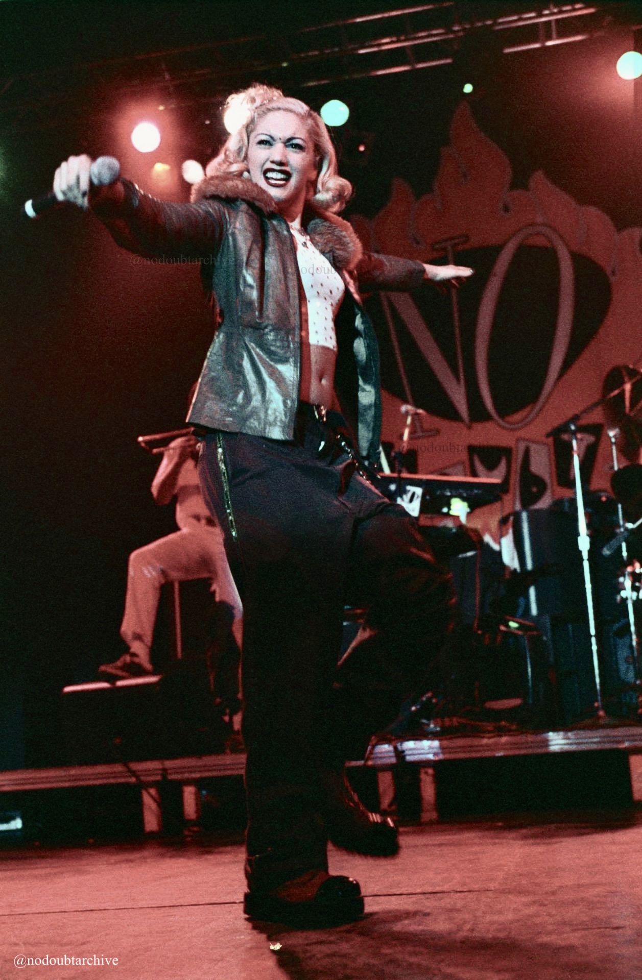 Gwen Stefani Tragic Kingdom(02)