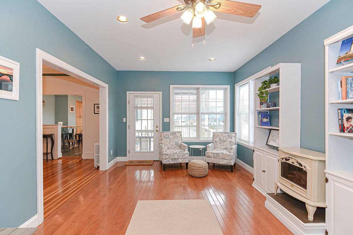 AtlanticVacaHms's tweet photo. #Coastal #vacatiorental in #GloucesterMA:  Harbortown Hideaway. 3BR. Sleeps 6.
#Bookdirect  https://t.co/FghbbsIjvw  #capenn #gloucester https://t.co/3uHigYIFKM