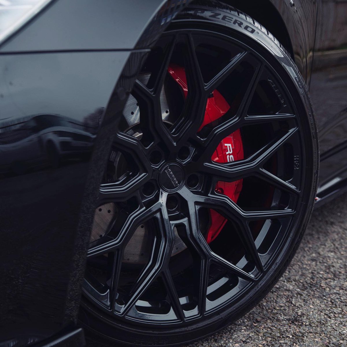 Stealth mode activated 🖤🖤 #NewArrival #AudiRS6 #URBAN 

Just landed we have this Audi RS6 Avant ‘Carbon Black’ complete with 23” Vossen Alloy Wheels and Maxton Design exterior body kit. 

#audirs6 #rs6 #fast #urban #urbanautomotive #avant #supercars #cars #estate #vossen