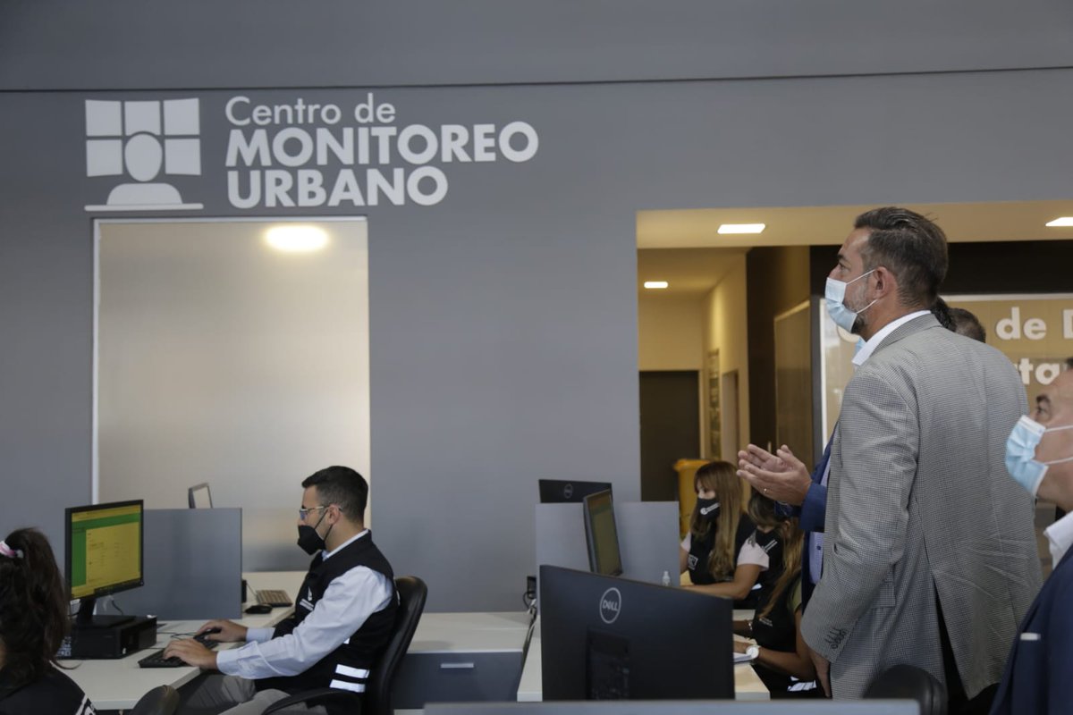 CENTRO DE MONITOREO URBANO

Recorrimos la nueva sede y el Centro de Monitoreo Urbano de <a href="/FaltasCba/">Justicia de Faltas Córdoba</a>, para compartir experiencias sobre su funcionamiento e importancia, a través del cual se busca generar conciencia, promoviendo la convivencia en la ciudad.