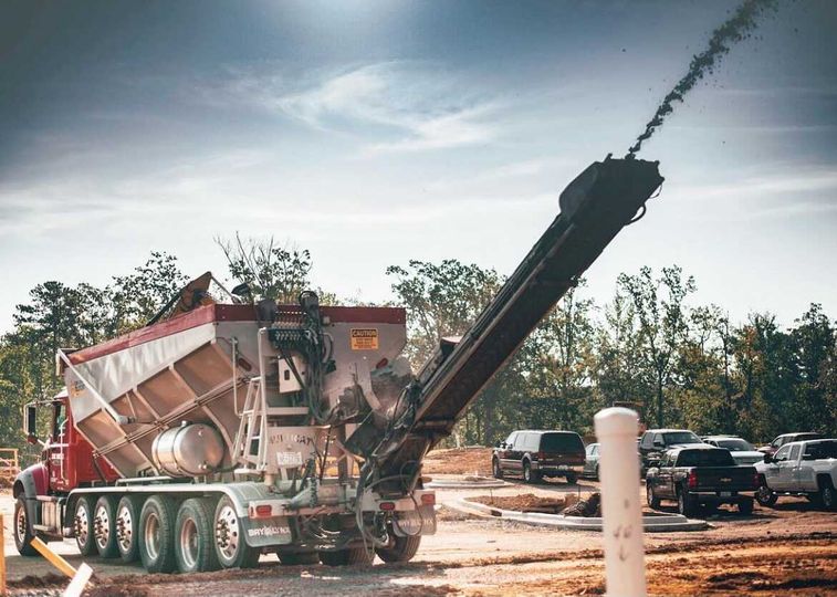 BaylynxMfg's tweet photo. Stone Shooters of the Carolinas testing the Multicat range.
#construction #constructiontrucks #stoneslinger #baylynx #aggregates #dumptruck https://t.co/g4Aa9p7TVn