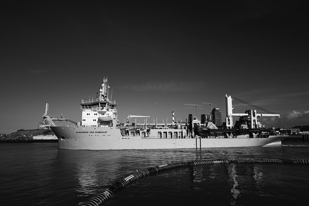 PhilippeM64's tweet photo. Oostende, maandag 14/03 in B&amp;W @StadaanZee #StadaanZee @NikonBelgie #NikonZ9 https://t.co/uXFy0fSuTY