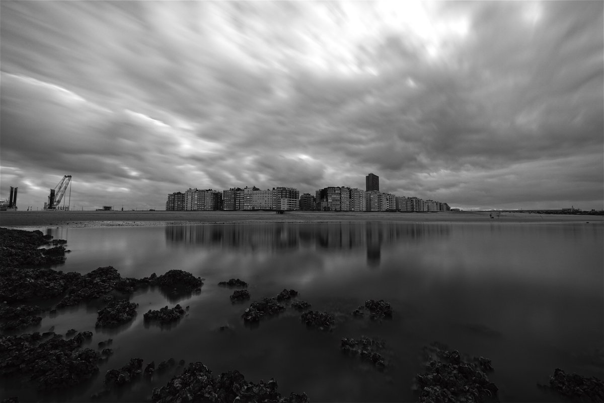 PhilippeM64's tweet photo. Oostende, maandag 14/03 in B&amp;W @StadaanZee #StadaanZee @NikonBelgie #NikonZ9 https://t.co/uXFy0fSuTY