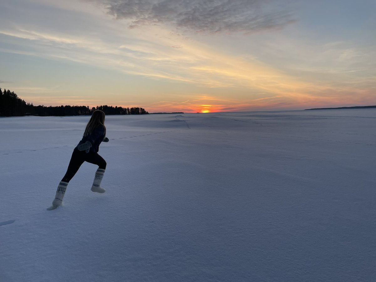 PiiaPajarinen's tweet photo. Villasukkajuoksu - uusi tuttavuus, jolle vahva #kokeilusuositus! Pieni lämpöinen pala hidasta elämää myllerryksen ja surullisten maailman uutisten keskellä. https://t.co/HhgaiEAhWa