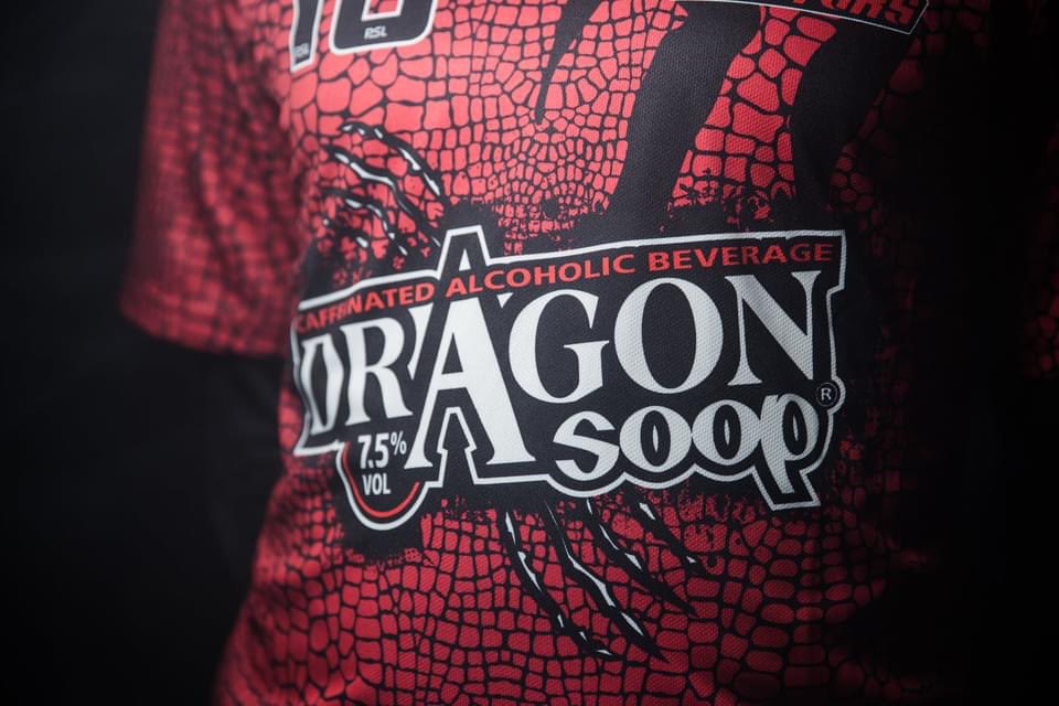 With massive help from our main sponsors <a href="/dragon_soop/">Dragon Soop</a> we are proud to fully unveil our new kit for the 2022 season.

Thanks to our other sponsors <a href="/ComharraSL/">Comharra Media</a> and Fraoch for their continued support and additional thanks to <a href="/pslteamsports/">PSL Team Sports</a> for the great job on the kits once again.