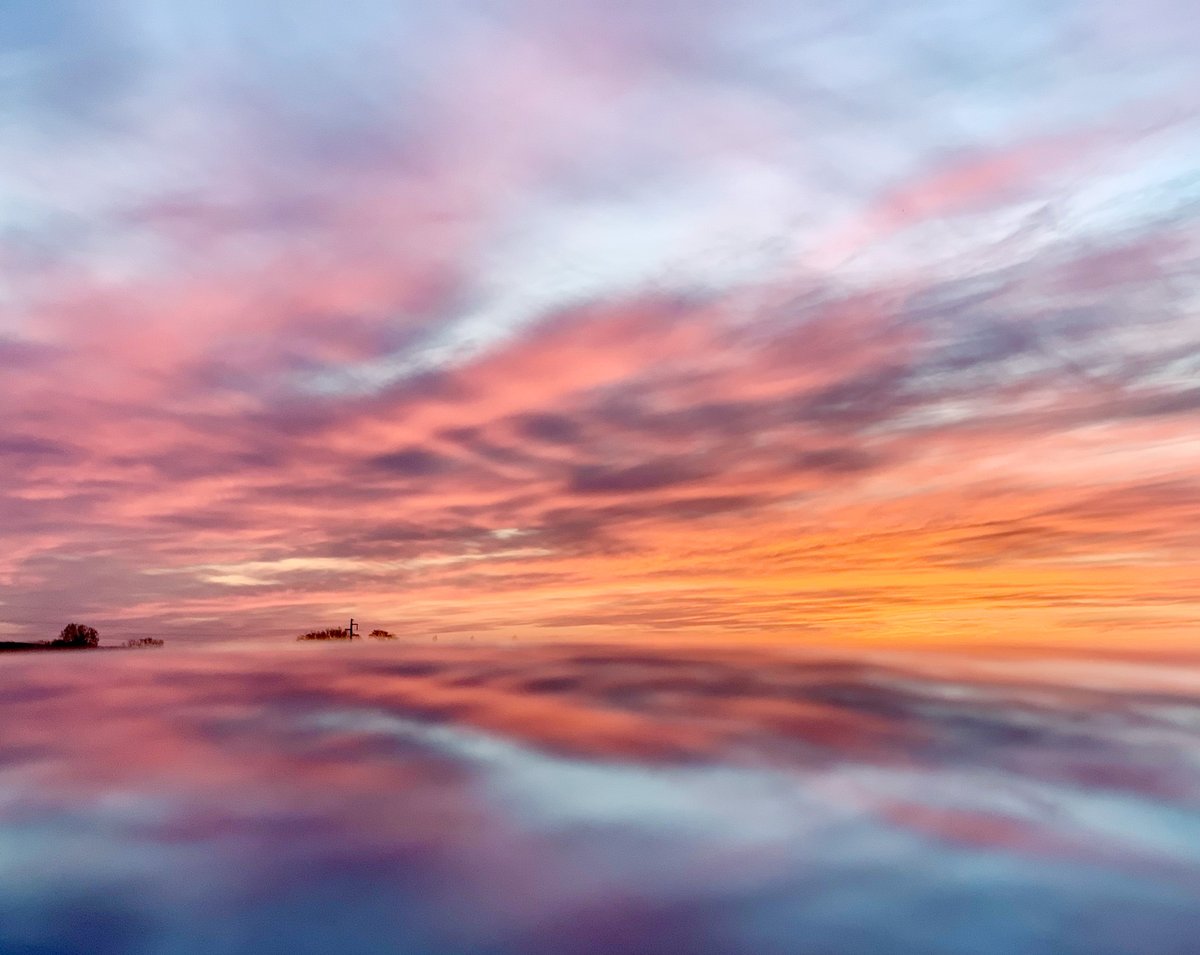 AxelFavry's tweet photo. Sunset miroir.
#coucherdesoleil #madeinbzh #saintmalo https://t.co/LS6d4sdpmR