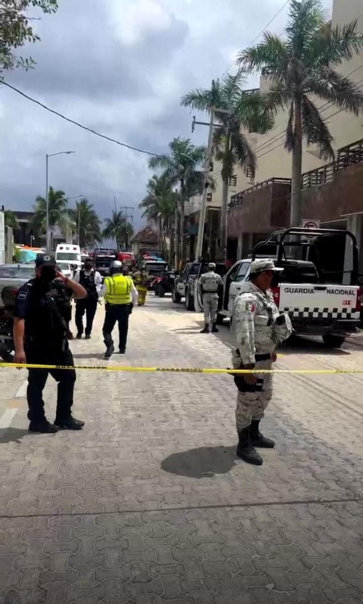 CorresponsalsMX's tweet photo. Explosión de tanque de gas en cocina del #ClubdePlaya #KoolBeach deja como saldo preelimanar dos muertos y 19 heridos en #QuintanaRoo
localizado a unos metros de #PlayaMamita´s, alrededor de la 1:30 de la tarde, generó intensa movilización de los cuerpos de emergencia https://t.co/xHBmSB1baJ