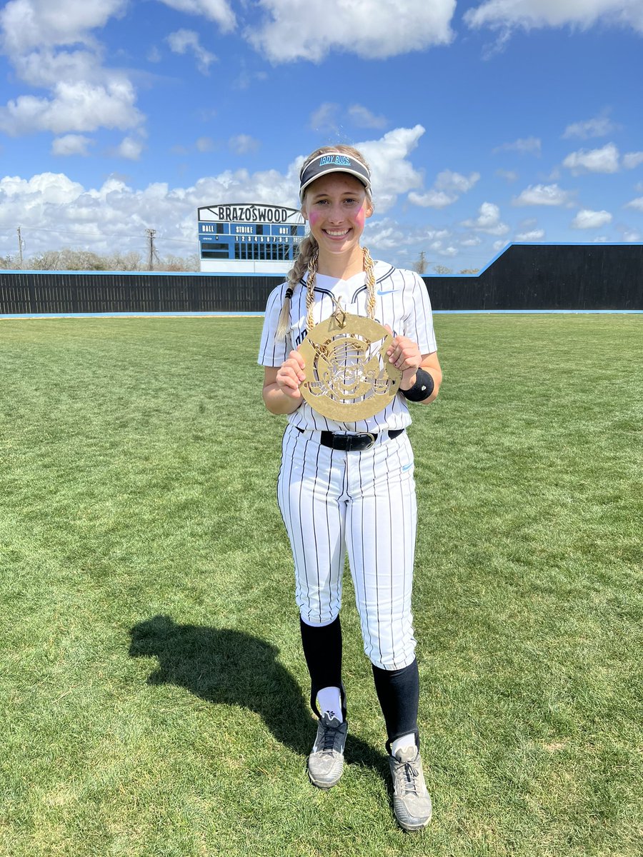 LadyBucSB's tweet photo. Warrior of the day is Raelyn Kinard 💙🥎 Rae was 🔥🔥 at the plate 🪨 #nowhiteflag https://t.co/qUOfgMeP2c