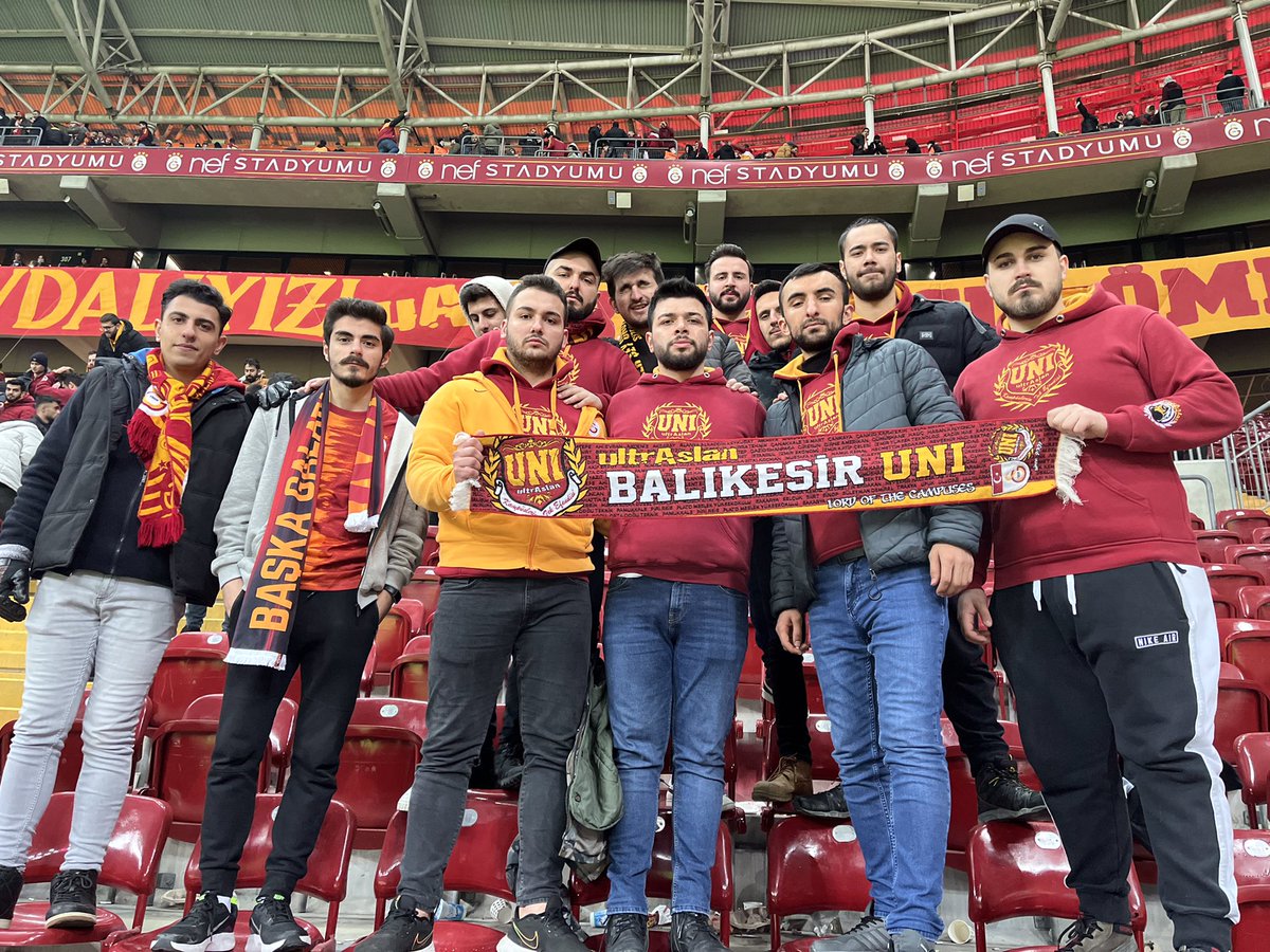 uAUNIBalikesir's tweet photo. Galatasaray'ımızı beşiktaş jimnastik kulübü karşısında yalnız bırakmadık.

#ultrAslanUNI https://t.co/Tidr41NQUr