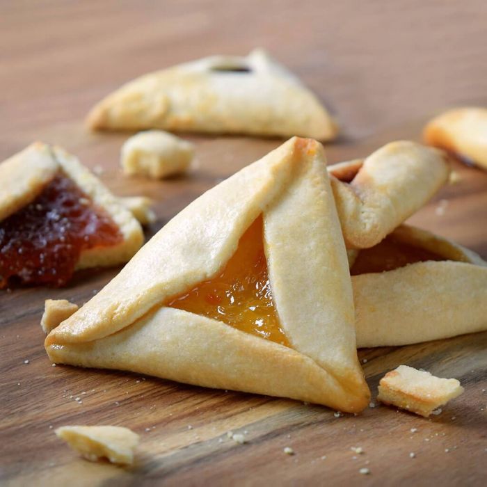 sendbaskets's tweet photo. Chag purim shameach! Celebrate the Jewish peoples’ salvation from Haman this Purim with Connecticut Baskets. 

Hurry! Shop now! 🎁

https://t.co/uvUGW7LxeT

#Basketsco #mondaymotivation #purim2022 #foodandwine #gourmet #giftbox #connecticut #connecticutbaskets #USA #canada https://t.co/uP2oRziZLt