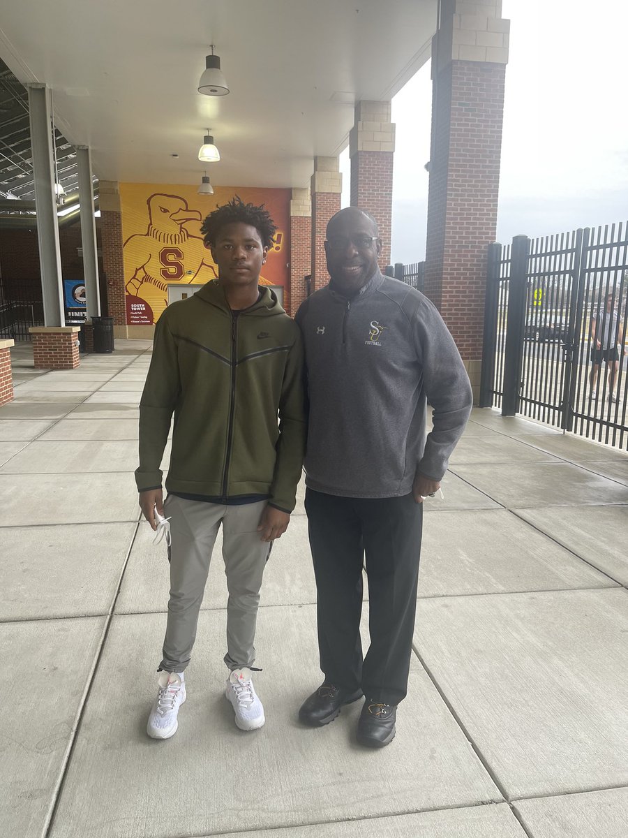 _travisthunder's tweet photo. 110%  @CoachDisbennett @slwood4 @MalcolmJGibson I want to thank everybody who has been with me and The Man above for leading me🙏🏾 I also want to thank every coach who showed interest in me and love during the process, I will be signing March 18th. @PPS_Football_ @KevinLive5 https://t.co/M95BfAyR7C